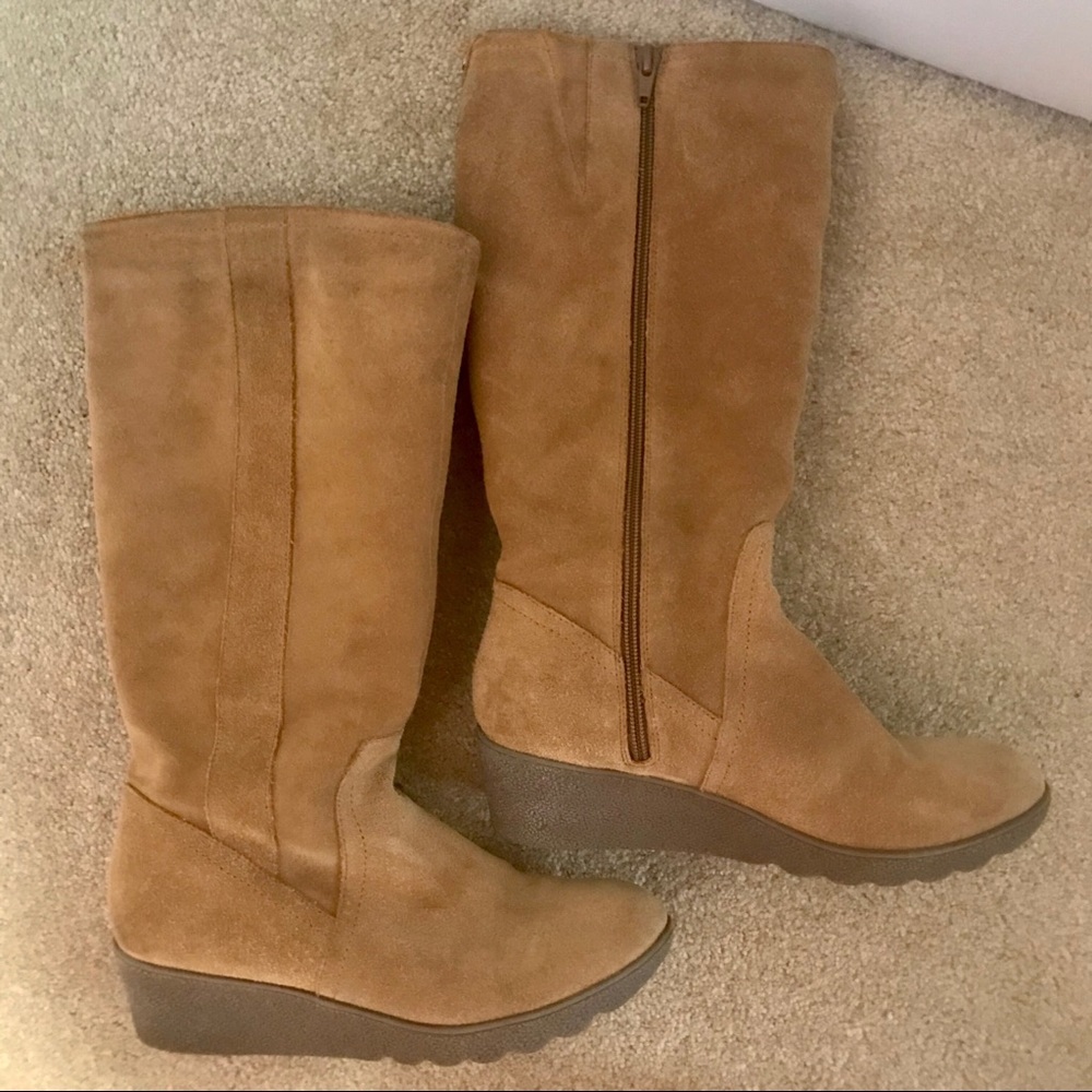 Lands’ End tan boots